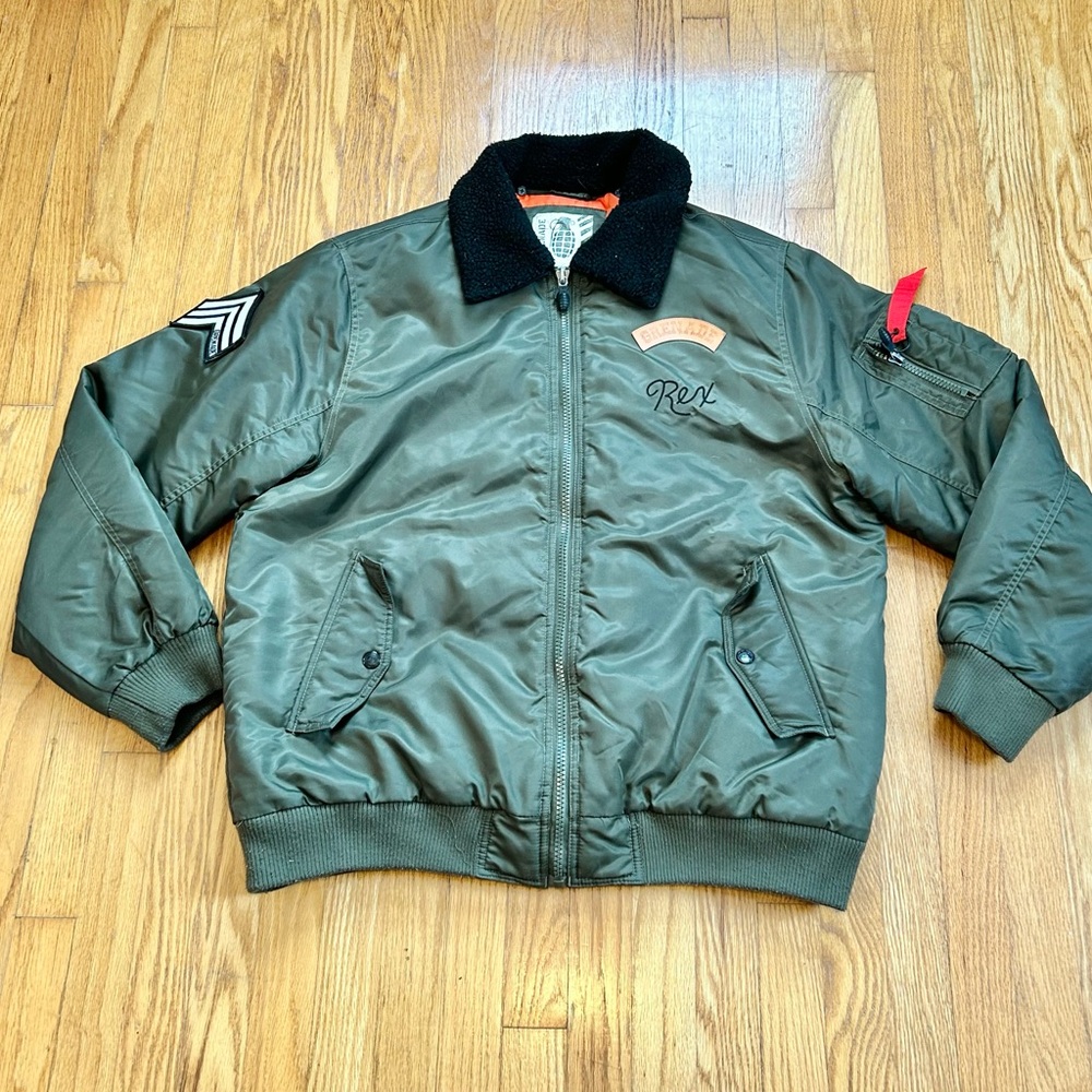 Grenade Snowboard Flight Bomber Jacket
Size XL Olive Green